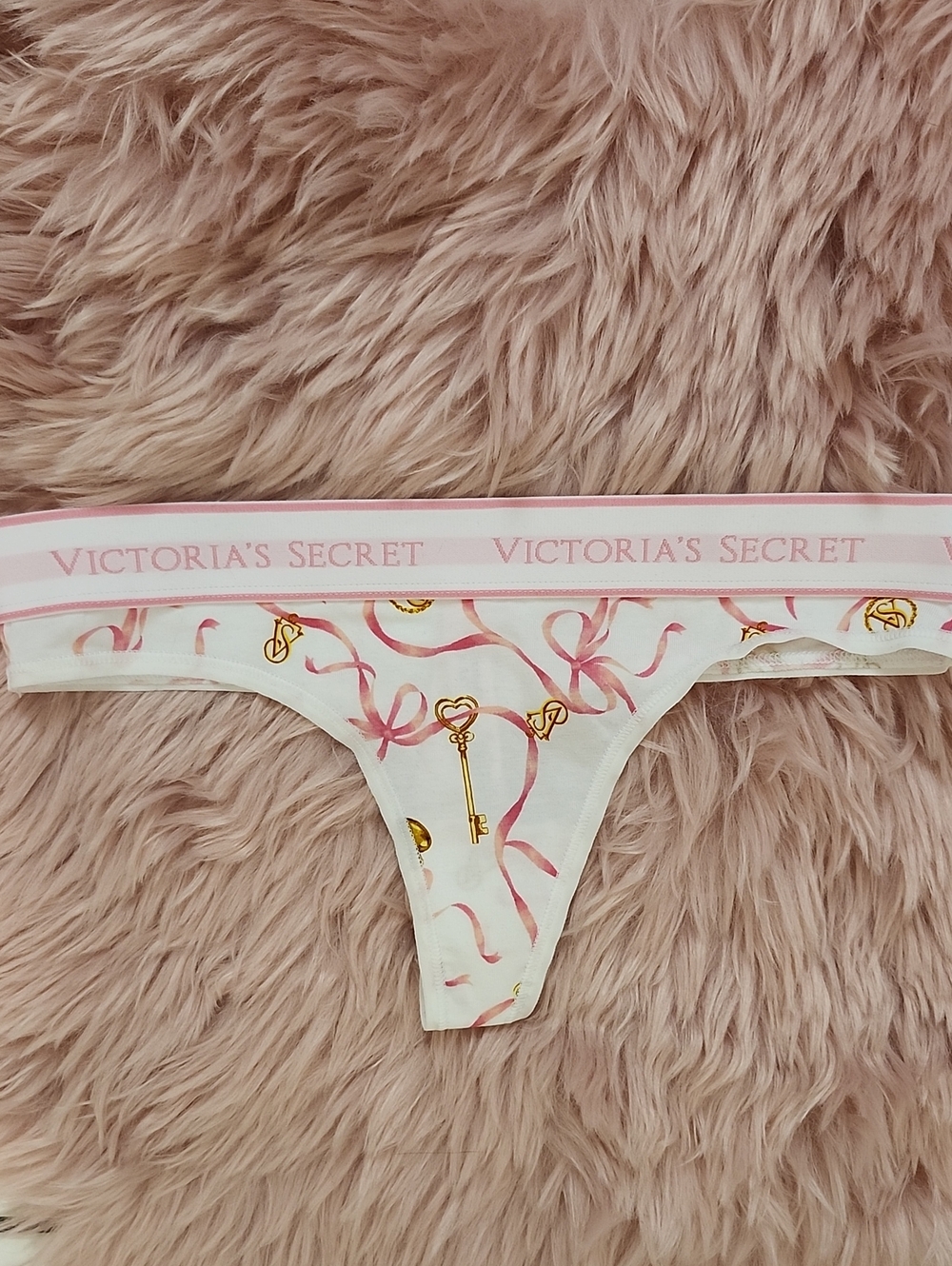 Brand New Victoria's Secret SIGNATURE LOGO PRINT THONG-XS